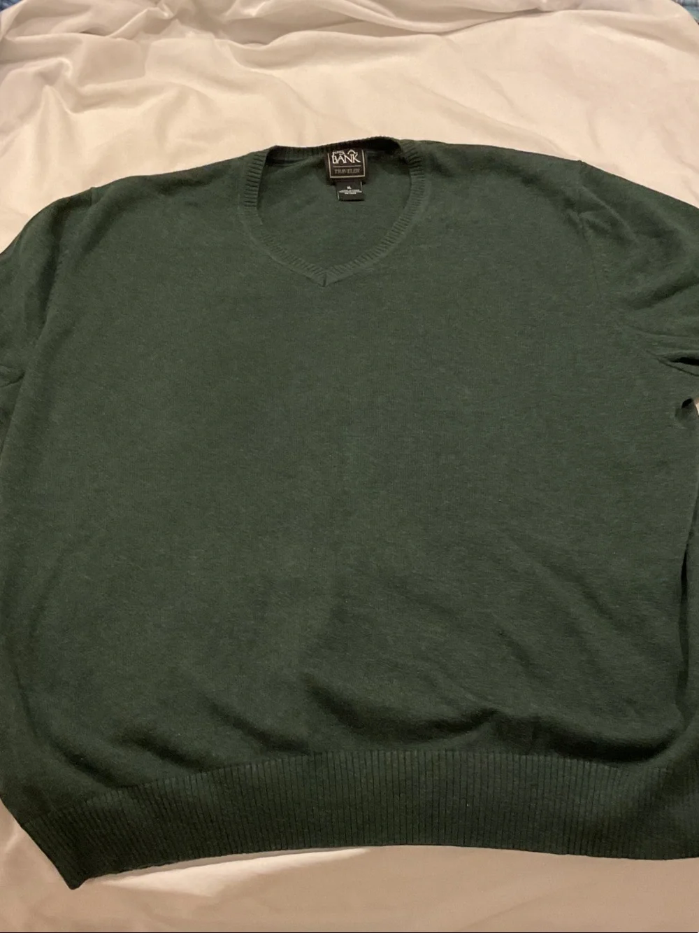 Jos. A. Bank Traveler V-Neck Sweater in Green